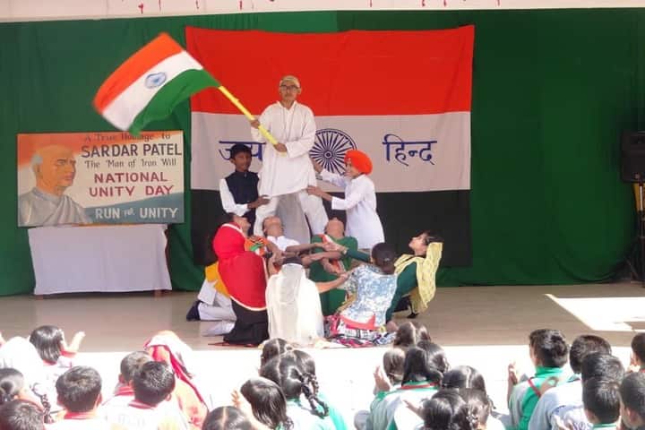 S M S Dutta Memo Nosegay Pub School-Independence Day