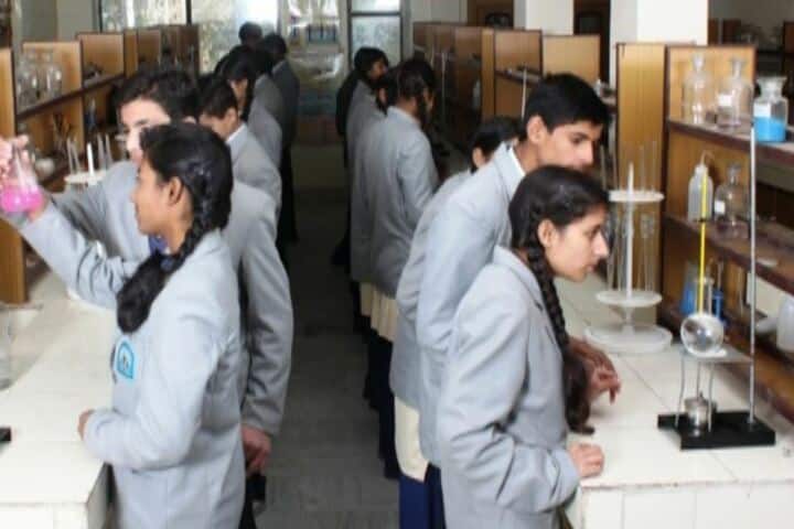 Shanti Memorial Public School-Lab