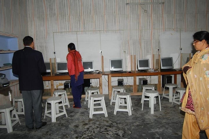 Shri Guru Nanak Academy-Computer Lab