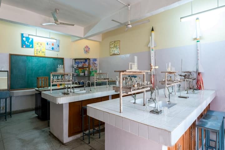 Tribune Model School-Chemistry Lab