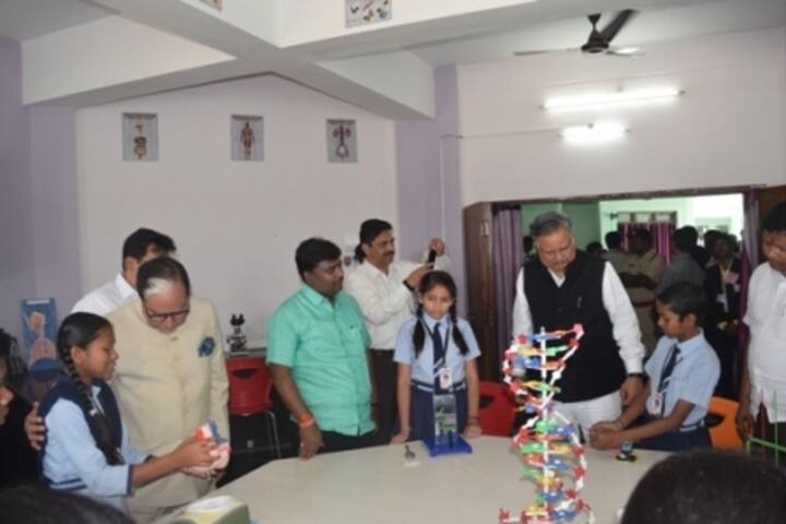 Aastha Vidya Mandir English Medium School- Science Lab