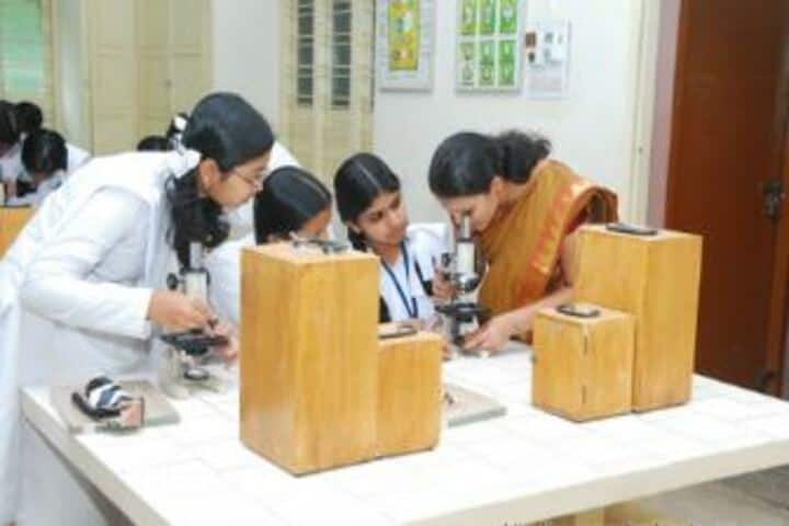 Amrita Vidyalayam - Biology Lab