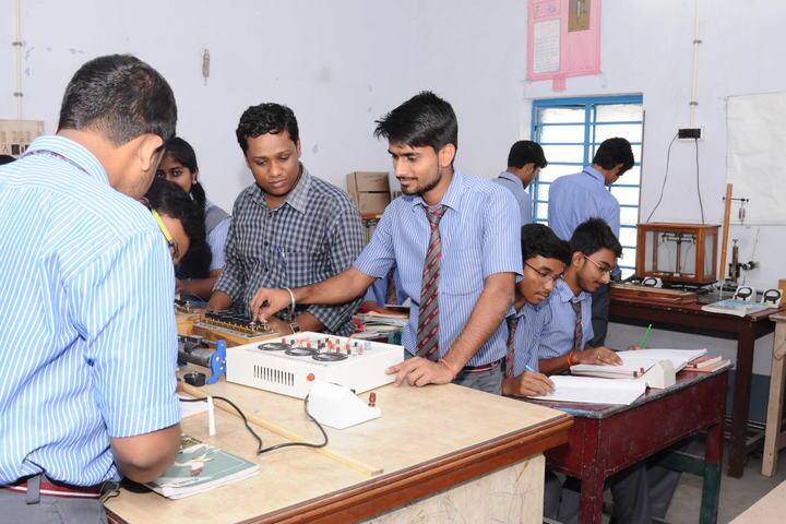 Guru Nanak Public School-Physics Lab