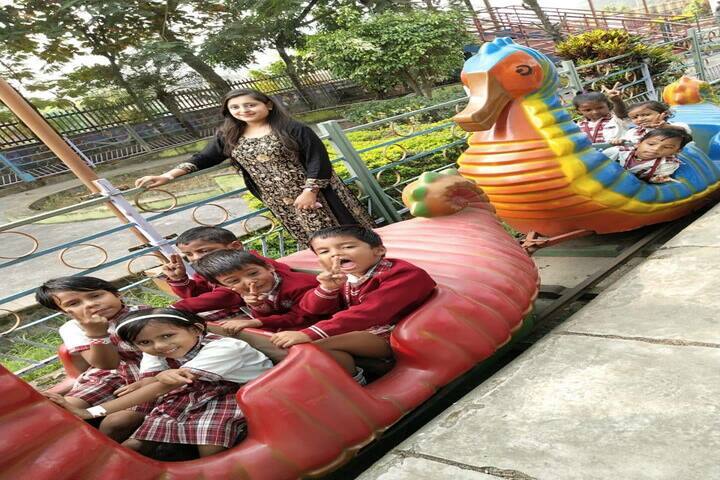 Hindi Balika Vidyapith-Trip