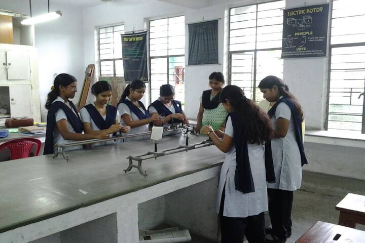 Jawahar Navodaya Vidyalaya-Chemistry Lab