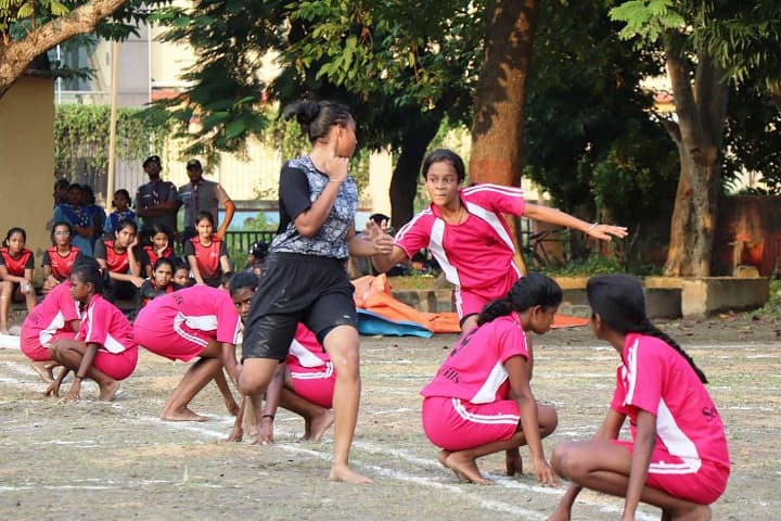 Kanchrapara Harnett English Medium School-Kho-Kho Competition