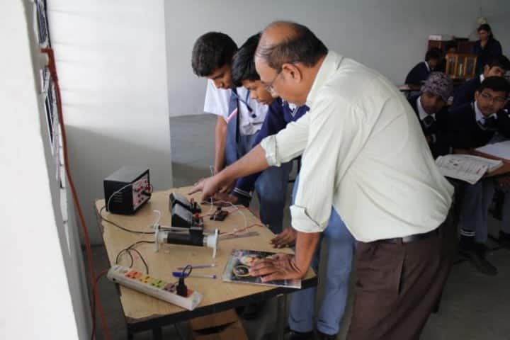 Campion School-Physics Lab