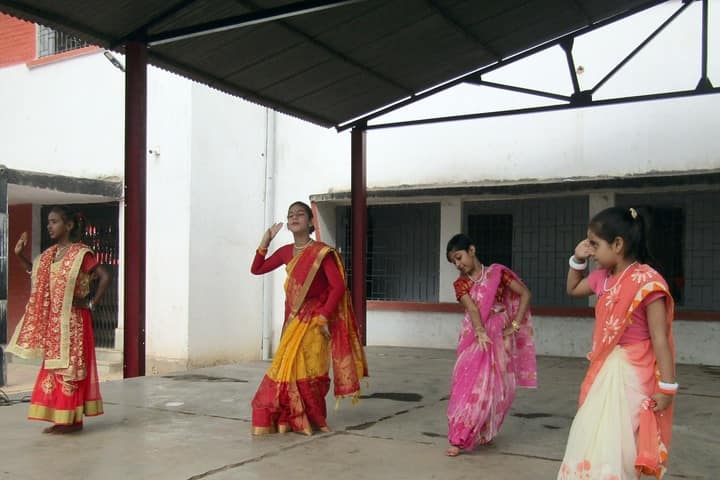 South Eastern Railway Senior Secondary School-Dance