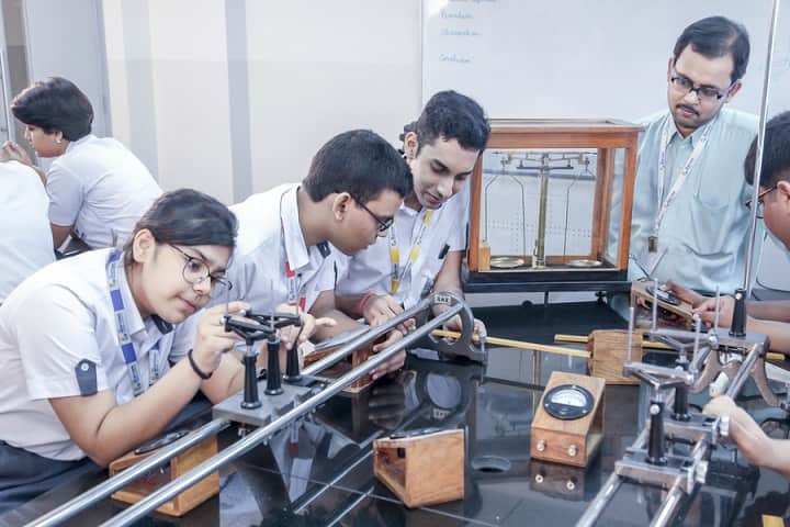 The Newtown School-Science Lab