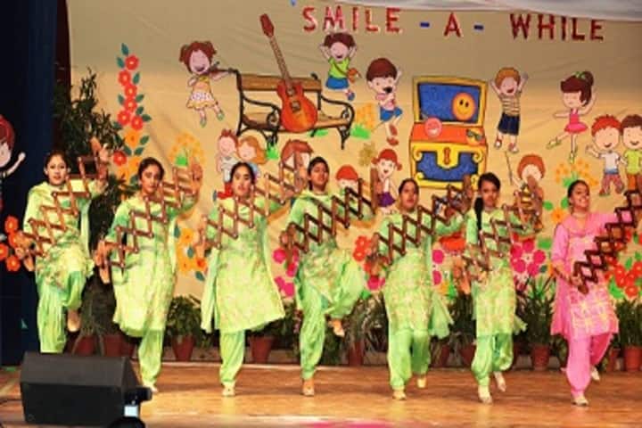 Tender Heart School-Group Dance