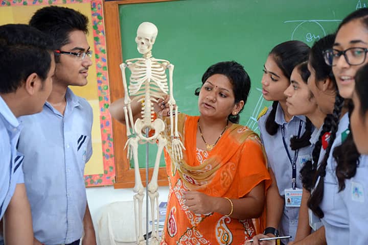 Lalji Mehrotra Lions School-Laboratory biology