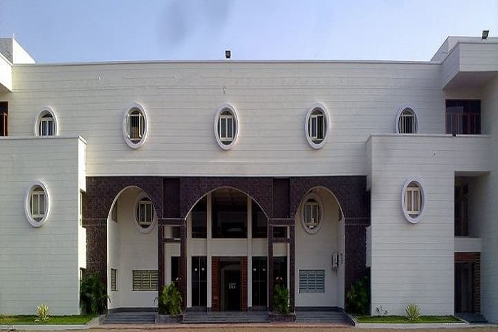 Saint PaulS School-Campus-View front