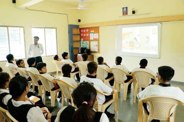 Swaminarayan Dham International School-Smart Classroom