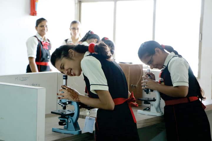 Swaminarayan Dham International School-Biology Lab
