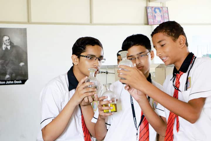 Swaminarayan Dham International School-Chemistry Lab