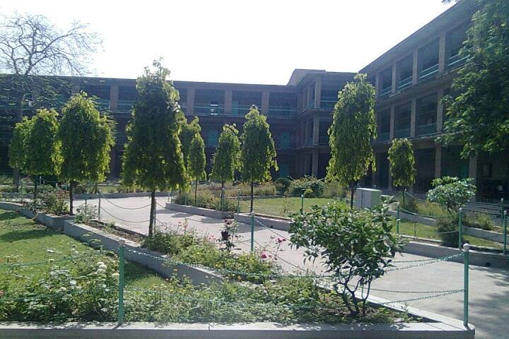 St Thomas Higher Secondary School-Campus View full