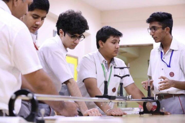 Scottish High International School-Physics Lab