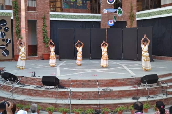 Shikshantar Senior Secondary School-Events dance