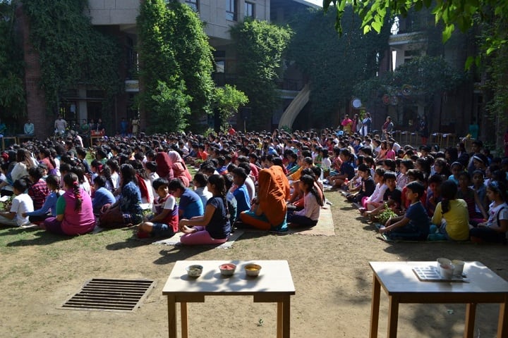 Shikshantar Senior Secondary School-Events holi