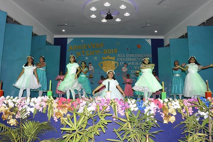 De Nobili School-Group Dance