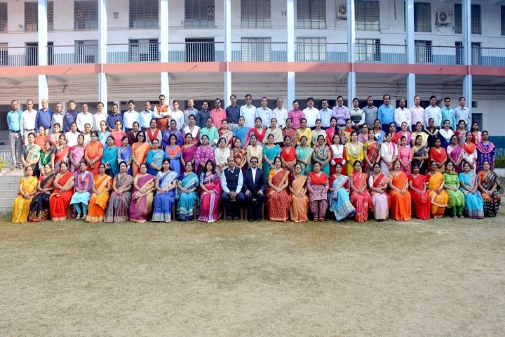 De Nobili School-Staff Group Photo