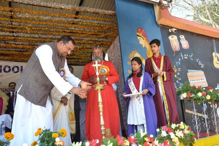 St Thomas School-Lighting The Lamp