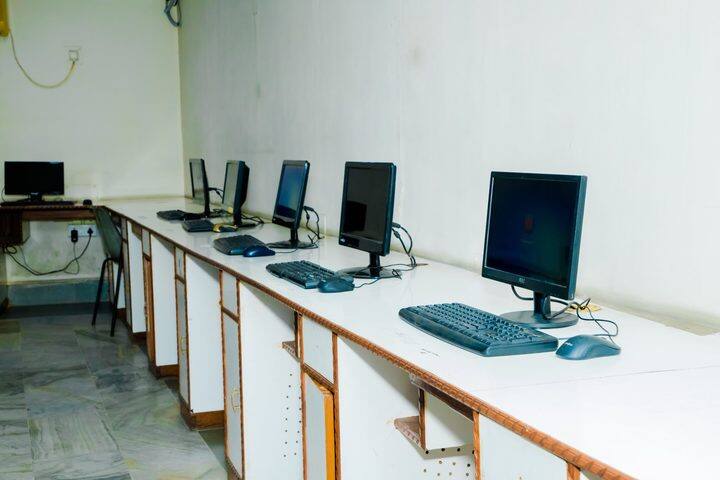 Dayanand Anglo Vedic Public School-Computer Lab