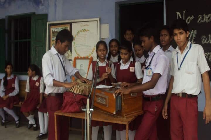 Ramakrishna Mission English School-Music
