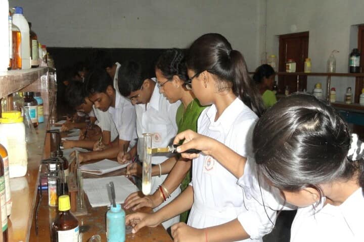 Vivekananda English High School-Science Lab