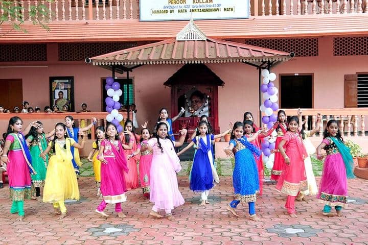 Amrita Vidyalayam-Dancing Activity