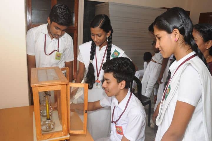 Amrita Vidyalayam-Physics Lab