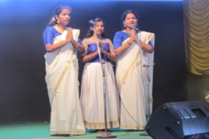 Sri Adwayananda Public School-Singing