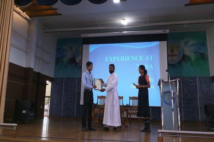 Kuriakose Elias English Medium School-Award