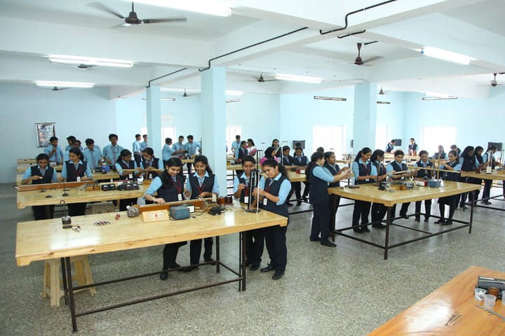 Kuriakose Elias English Medium School-Physics Lab