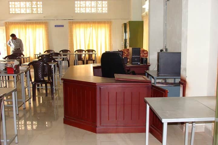 Mukundapuram Public School-Library