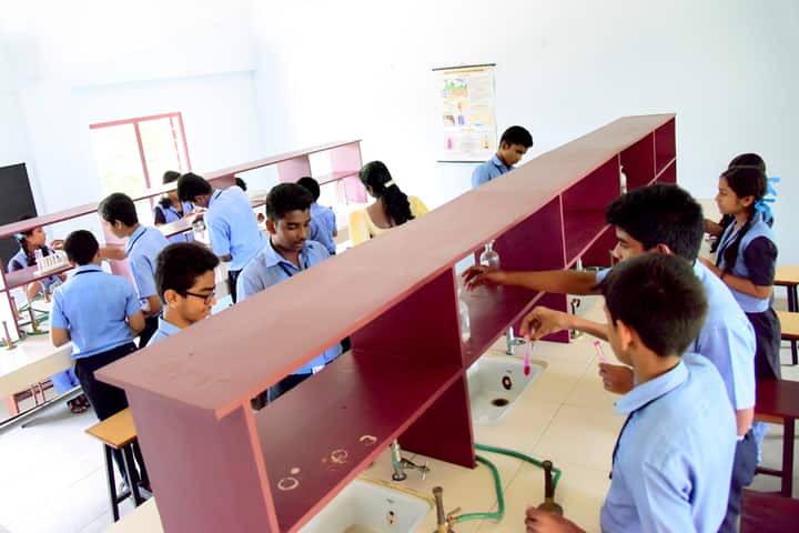 Rani Matha Public School-Chemistry Lab