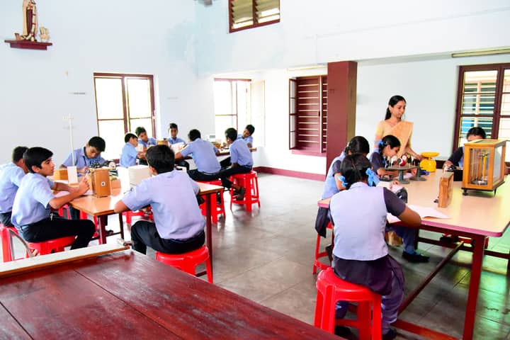 Rani Matha Public School-Physics Lab