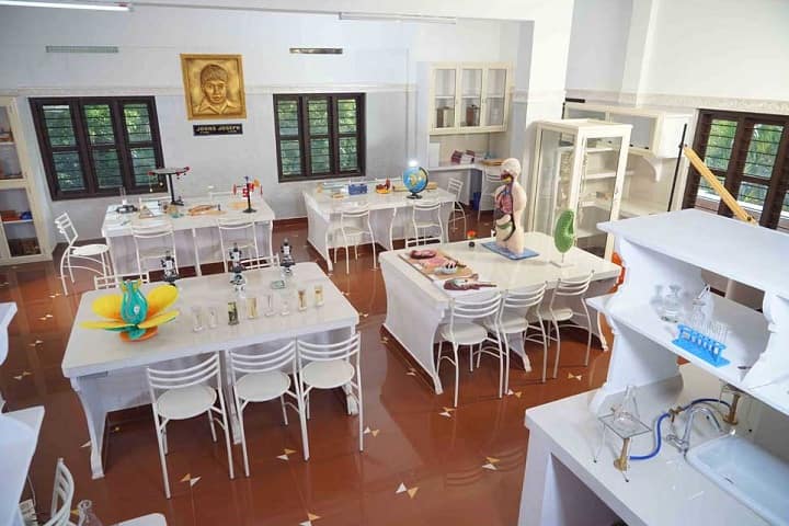 Holy Family International School-Biology Lab