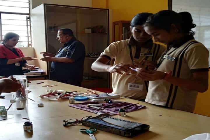 Innisfree House School-Physics Lab