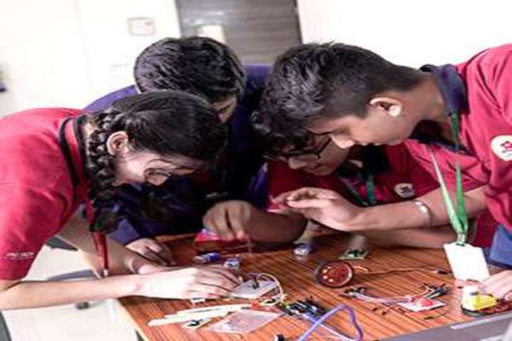 School Vivekananda-Robotics Labs