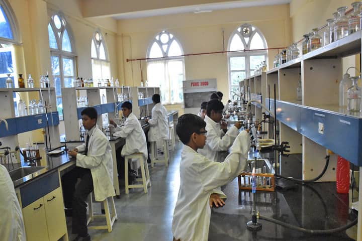 Sarala Birla Academy-Chemistry Lab