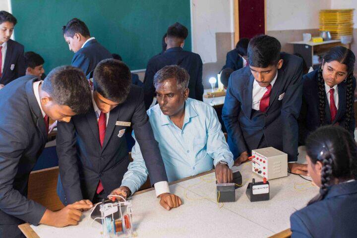 Anantha Vidyaniketana-Physics Lab