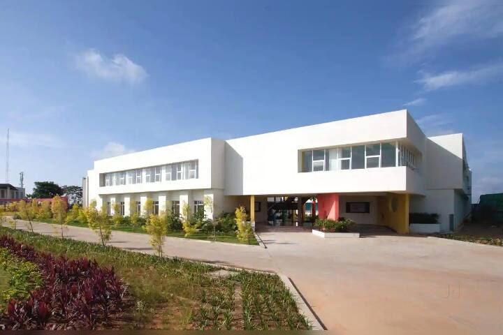 Redbridge International Academy - School Campus