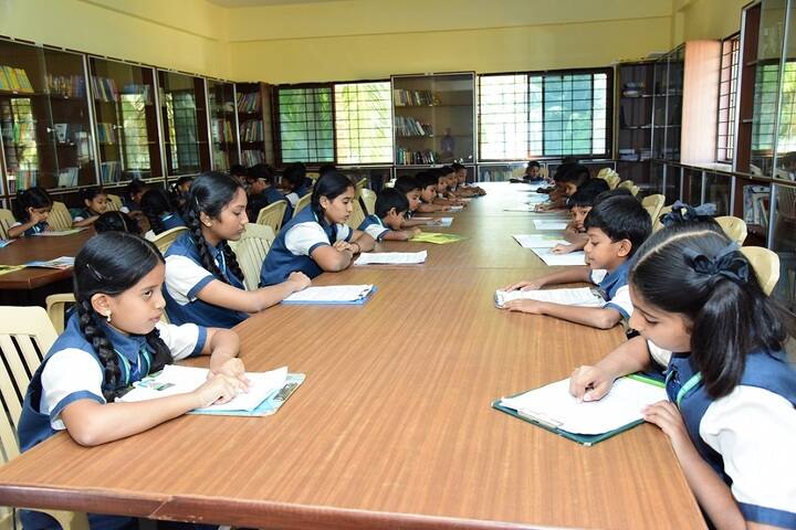 Shri Vivekananda Public School-Library