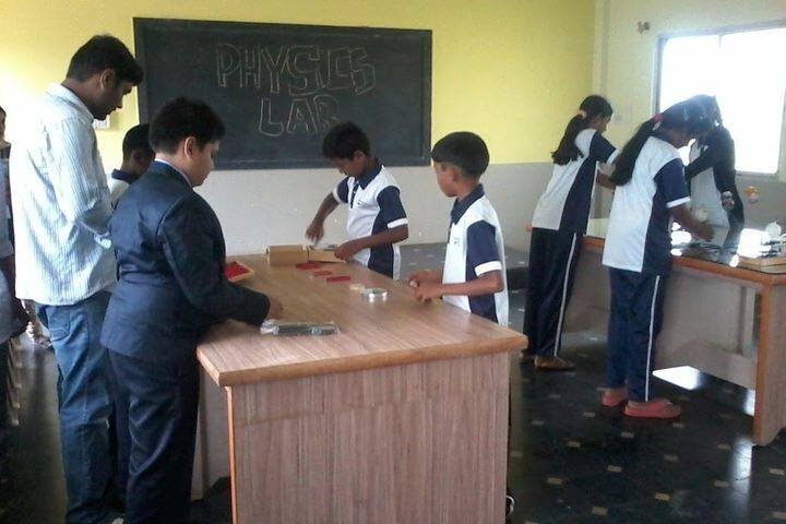 Sri Vivekananda International School-Physics Lab