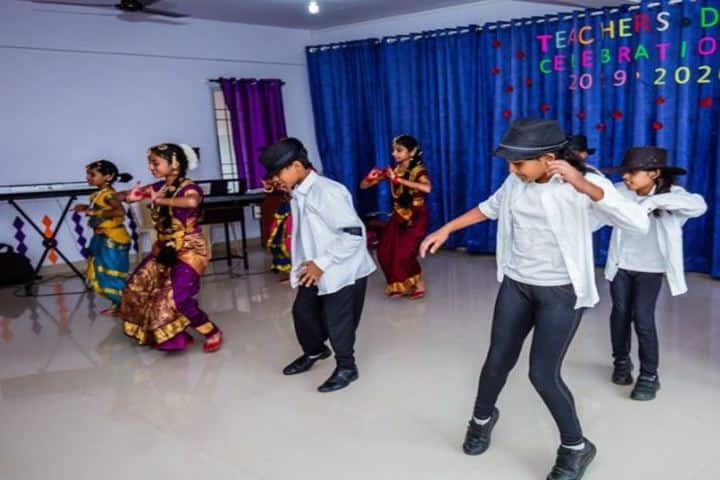 Kingston High Lower Primary School-Dance on Terachers Day