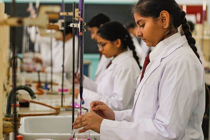 Laurels School International-Physics Lab