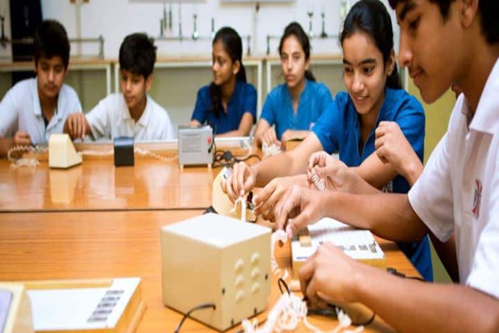 Progressive Education Iv School-Physics Lab