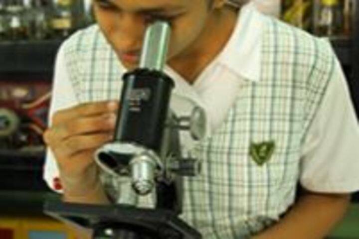 Walsingham House School-Physics Lab