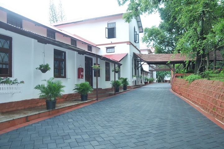 St Peters School-Entrance